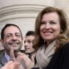 Valérie Trierweiler, le député PS Philippe Martin et Jean-Luc Romero fêtent l'adoption du projet de loi sur le mariage pour tous devant la mairie du 4e arrondissement de Paris, le 23 avril 2013.