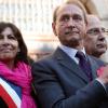 Anne Hidalgo et Bertrand Delanoë fêtent l'adoption du projet de loi sur le mariage pour tous devant la mairie du 4e arrondissement de Paris, le 23 avril 2013.