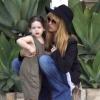 Rachel Zoe et son fils Skyler dans les rues de Los Angeles, le 23 avril 2013.