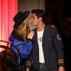 Zac Efron embrasse Halston Sage sur le tournage du film Townies à Los Angeles, le 26 avril 2013.
