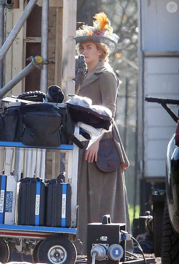 Exclusif - Kate Winslet est sur le tournage du film "A Little Chaos" dans le Surrey le 23 avril 2013