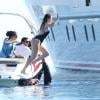 Khloé Kardashian choisit la baignade pour ses vacances en famille en Grèce, le 27 avril 2013.