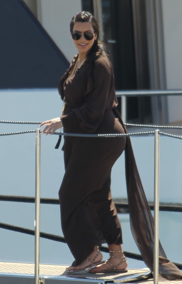 Kim Kardashian profite de petites vacances avec sa famille sur un yacht en Grèce. Le 27 avril 2013.
