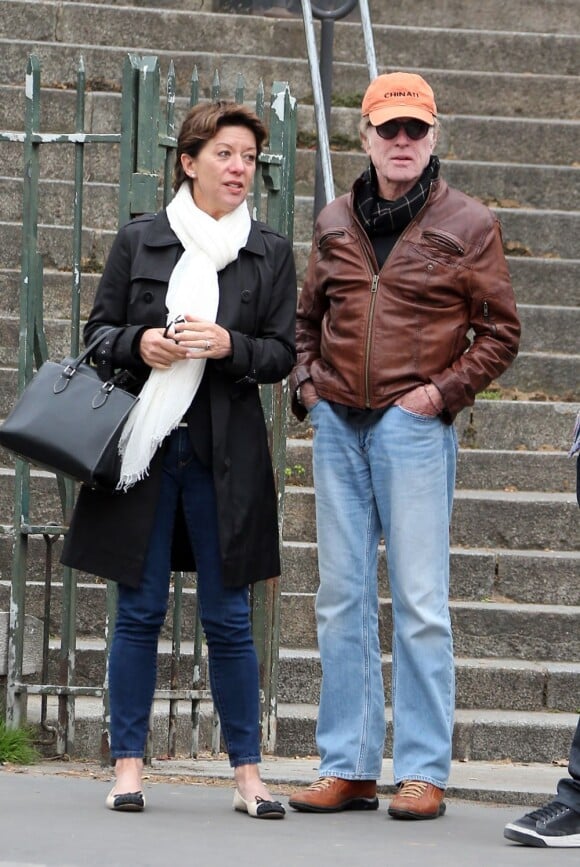 Robert Redford et sa femme Sibylle Szaggars se promènent dans les rues de Paris, le 28 avril 2013 et notamment le quartier de Montmartre