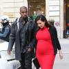 Kim Kardashian et Kanye West font du shopping dans les boutiques de luxe du VIIIe arrondissement de Paris. Le 30 avril 2013.