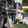 Jennifer Garner va chercher son adorable Violet à l'école, mais elle se trompe de voiture à Brentwood, le 1er mai 2013