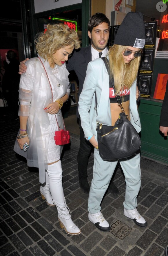 Cara Delevingne et Rita Ora se rendent au Box Club après avoir assisté au concert de Rihanna à l'O2 Arena. Londres, le 30 avril 2013.