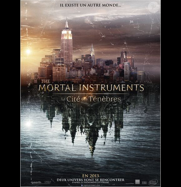 Affiche officielle de The Mortal Instruments : La Cité des Ténèbres.