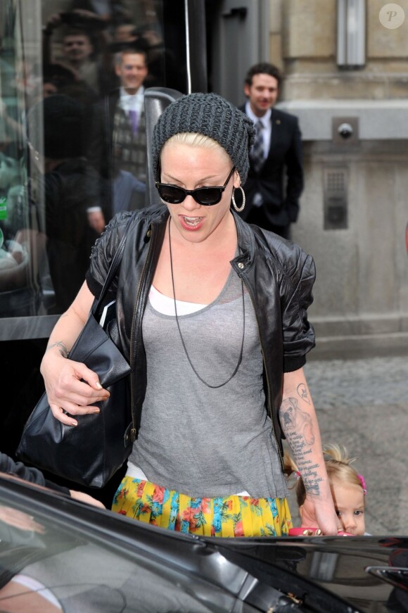 Pink et sa fille Willow sortant de leur hôtel à Berlin le vendredi 3 mai 2013.