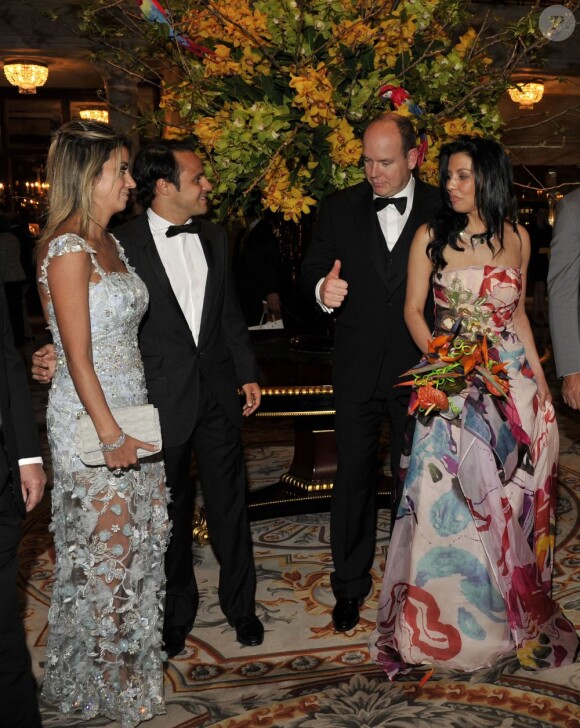 Felipe Massa et sa femme Raffaela Bassi, le prince Albert, Luciana de Montigny lors de la première soirée de la nuit brésilienne à Monaco le 4 mai 2013