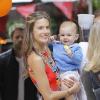 Le top brésilien Alessandra Ambrosio a fêté le premier anniversaire de son fils Noah entourée de sa famille, son fiancé et sa fille Anja. Le 5 mai 2013