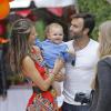La superbe Alessandra Ambrosio a fêté le premier anniversaire de son fils Noah entourée de sa famille, son fiancé et sa fille Anja. Le 5 mai 2013