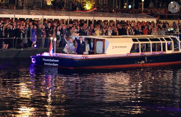 Une foule nombreuse était présente pour le spectacle. Le roi Willem-Alexander des Pays-Bas, la reine Maxima et la princesse Beatrix prenaient part le 5 mai 2013 au soir, sur l'Amstel à Amsterdam, au concert parachevant les célébrations du Jour de la Libération.