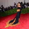 Beyoncé Knowles, entièrement habillée en Givenchy par Riccardo Tisci, assiste au gala Punk : Chaos to Couture du Costume Institute au Metropolitan Museum of Art. New York, le 6 mai 2013.