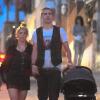 Shakira, son compagnon Gerard Piqué et leur petit Milan avaient les traits fermés en se rendant a l'anniversaire de Cesc Fabregas à Barcelone le 4 mai 2013