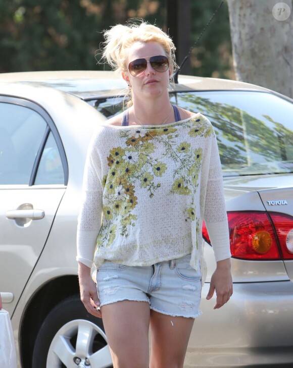 Britney Spears et David Lucado prennent leur petit déjeuner à Westlake le 9 mai 2013.