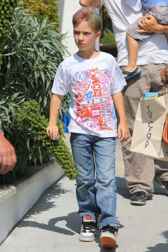Ryder, fils de Kate Hudson, le 11 mai 2013 à Malibu.