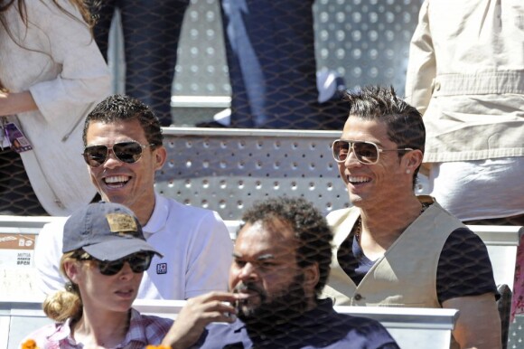 Cristiano Ronaldo et Pepe assistent à la finale du tournoi de Madrid entre Rafael Nadal et Stanislas Wawrinka le 12 mai 2013 à Madrid
