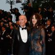 Jean-Claude Jitrois et Frédérique Bel lors de la montée des marches pour l'ouverture du Festival de Cannes et la projection du film Gatsby le Magnifique le 15 mai 2013