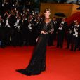 Clotilde Courau lors de la montée des marches pour l'ouverture du Festival de Cannes et la projection du film Gatsby le Magnifique le 15 mai 2013