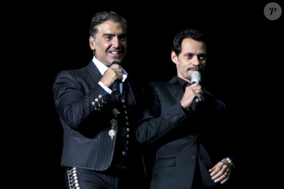 Alejandro Fernandez et Marc Anthony au concert Dos Mundos Un Concierto, à Mexico, le 22 octobre 2011.
