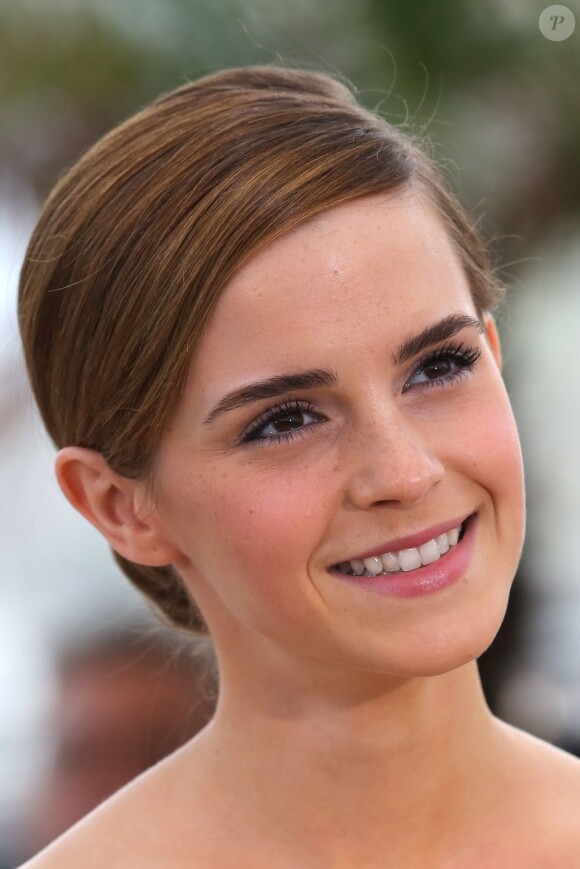 Emma Watson tout sourire pour le photocall du film The Bling Ring lors du 66e Festival International du Film de Cannes, le 16 mai 2013.