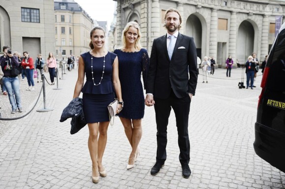 Louise Gottlieb, Lovisa de Geer et son ami lors de la publication des bans du mariage de la princesse Madeleine de Suède et Chris O'Neill le 19 mai 2013