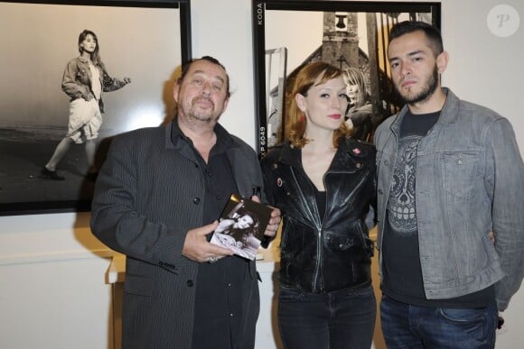 Exclu - Pierre Terrasson, accompagné de sa fille, au vernissage de son exposition "Vanessa Paradis - Les Années Lolita" à la Galerie Sparts à Paris le 14 mai 2013.