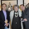 Exclu - Pierre Terrasson, le romancier américain Jim Fergus et Jean-Pierre Mocky au vernissage de l'exposition "Vanessa Paradis - Les Années Lolita" à la Galerie Sparts à Paris le 14 mai 2013.
