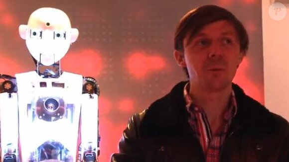 Martin Solveig parle de sa collaboration à l'attraction Danse avec les robots au Futuroscope en décembre 2012.