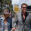 David Hasselhoff avec sa compagne Hayley Roberts sur la croisette à Cannes, le 17 mai 2013.