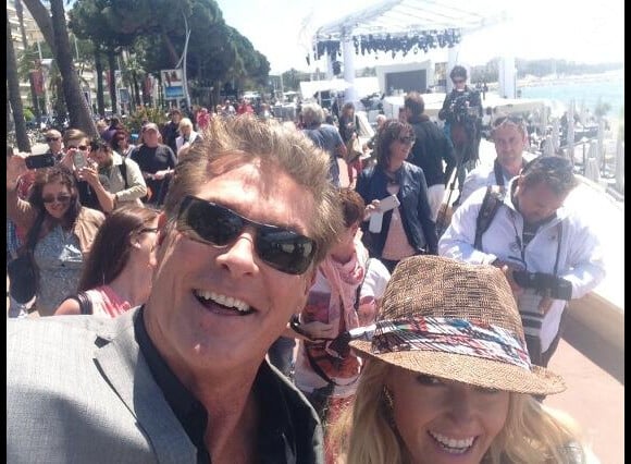 David Hasselhoff et sa jeune compagne Hayley Roberts à Cannes le 17 mai 2013