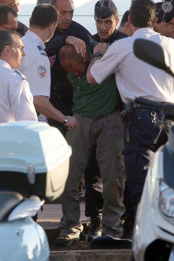 L'homme arrêté près du plateau Canal + du Grand Journal à Cannes, le 17 mai 2013.