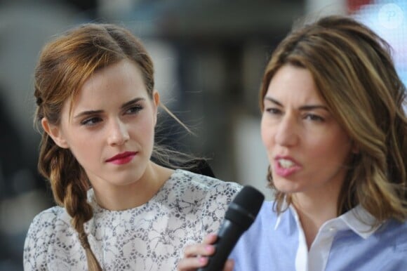 Emma Watson et Sofia Coppola pendant l'émission de Canal + Le Grand Journal à Cannes, le 17 mai 2013.