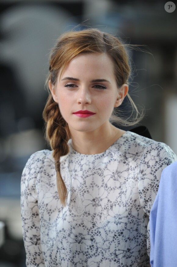 Emma Watson pendant l'émission de Canal + Le Grand Journal à Cannes, le 17 mai 2013.