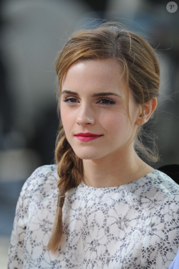 Emma Watson lors de l'émission de Canal + Le Grand Journal à Cannes, le 17 mai 2013.