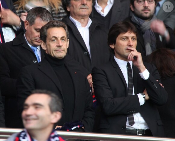 Nicolas Sarkozy était présent au Parc avec Nasser El Khalïfi et Leonardo.
David Beckham était fêté en triomphe samedi 18 mai 2013 au Parc des Princes pour le (probable) dernier match de sa carrière. Remplacé à la 83e minute, le Spice Boy a pleuré à chaudes larmes en quittant le terrain, avant de fêter ses adieux et le titre de champion du PSG avec l'Hexagoal entouré de ses fils, Brooklyn, Romeo et Cruz, en présence aussi de Victoria Beckham et Harper.