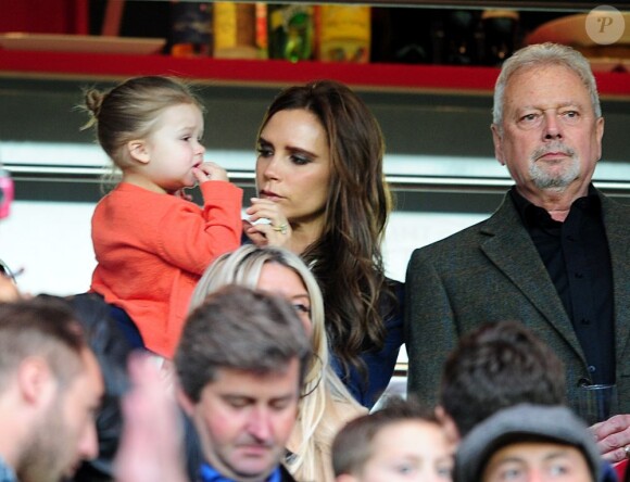 David Beckham a été fêté en triomphe samedi 18 mai 2013 au Parc des Princes pour le (probable) dernier match de sa carrière. Remplacé à la 83e minute, le Spice Boy a pleuré à chaudes larmes en quittant le terrain, avant de fêter ses adieux et le titre de champion du PSG avec l'Hexagoal entouré de ses fils, Brooklyn, Romeo et Cruz, en présence aussi de Victoria Beckham et Harper.