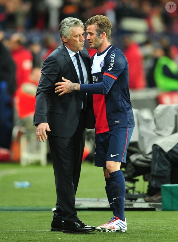 David Beckham a été fêté en triomphe samedi 18 mai 2013 au Parc des Princes pour le (probable) dernier match de sa carrière. Remplacé à la 83e minute, le Spice Boy a pleuré à chaudes larmes en quittant le terrain, avant de fêter ses adieux et le titre de champion du PSG avec l'Hexagoal entouré de ses fils, Brooklyn, Romeo et Cruz, en présence aussi de Victoria Beckham et Harper.