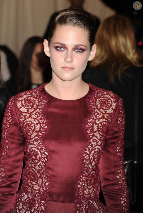 Kristen Stewart à la soirée Punk : Chaos to Couture Costume Institute Benefit Met Gala, à New York, le 6 mai 2013.