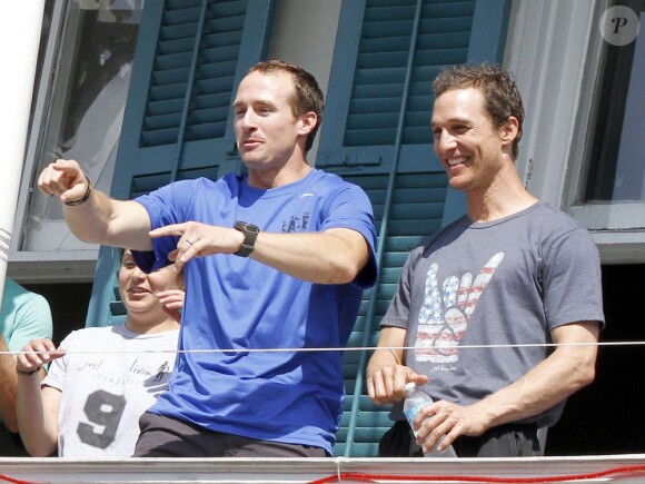 Exclusif - Matthew McConaughey et le footballeur américain Drew Brees lors d'un événement caritatif pour l'association de l'acteur, Just Keep Livin', à la Nouvelle-Orleans, le 17 mai 2013.