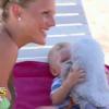 Amélie heureuse avec son bébé Hugo dans Les Anges de la télé-réalité 5 le lundi 20 mai 2013 sur NRJ 12