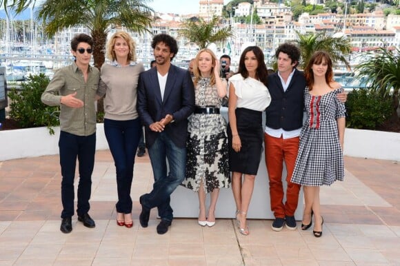 Aure Atika, Léa Drucker, Elodie Navarre, Pierre Niney, Clément Sibony, Tomer Sisley et Alice Taglioni lors du photocall des 'Jeunes Talents Adami' lors du Festival de Cannes le 20 ami 2013
