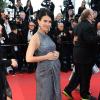 Hilaria Thomas, enceinte, lors de la montée des marches pour le film Blood Ties (hors compétition) au Festival de Cannes le 20 mai 2013