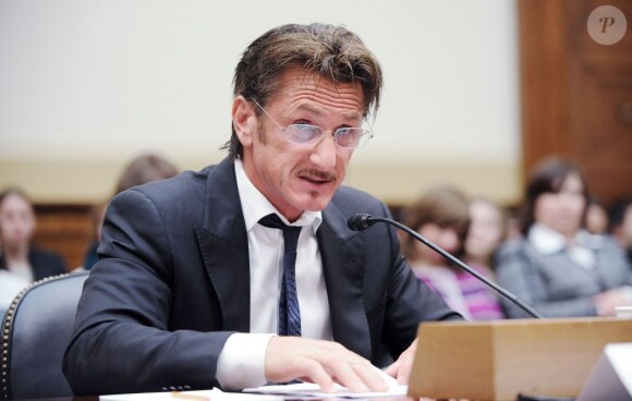Sean Penn est intervenu devant un comité sur les droits de l'homme au Congrès américain pour la cause de Jacob Ostreicher, à Washington le 20 mai 2013.