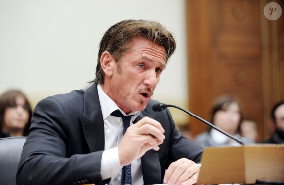 Sean Penn est intervenu devant un comité sur les droits de l'homme au Congrès américain pour la cause de Jacob Ostreicher, à Washington le 20 mai 2013.