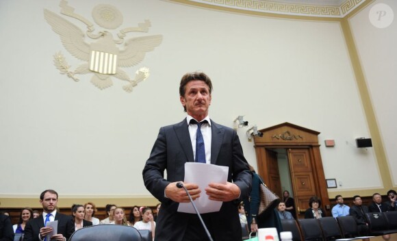 Sean Penn est intervenu devant un comité sur les droits de l'homme au Congrès américain pour la cause de Jacob Ostreicher, à Washington le 20 mai 2013.