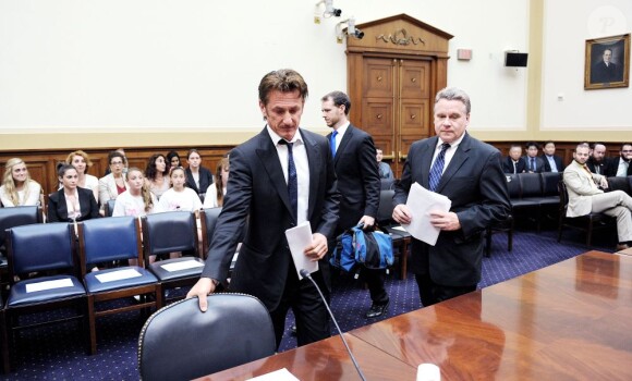 Sean Penn est intervenu devant un comité sur les droits de l'homme au Congrès américain pour la cause de Jacob Ostreicher, à Washington le 20 mai 2013.