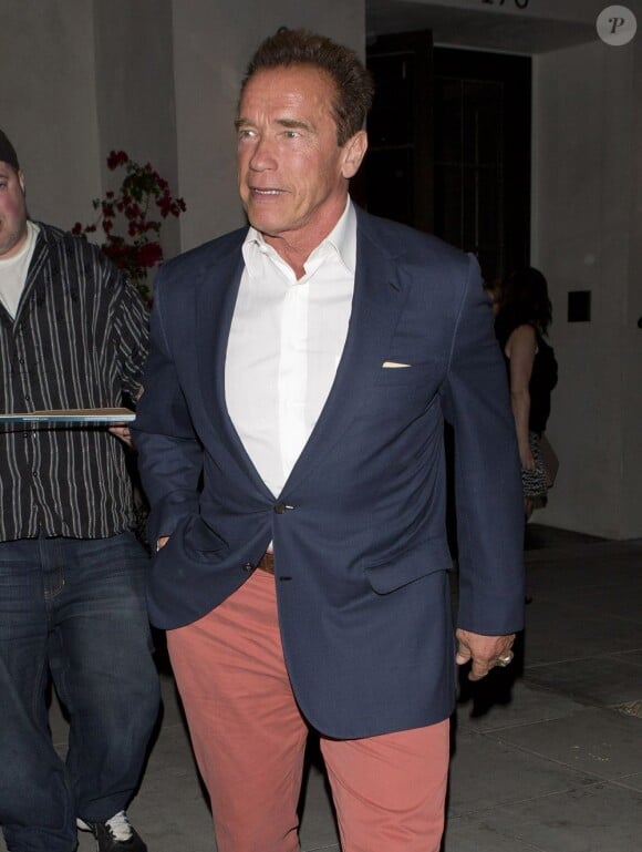 Arnold Schwarzenegger va dîner au restaurant à Beverly Hills, le 20 avril 2013.