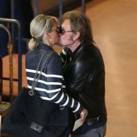 Johnny Hallyday et Laeticia : Un fougueux baiser pour célébrer leur retour